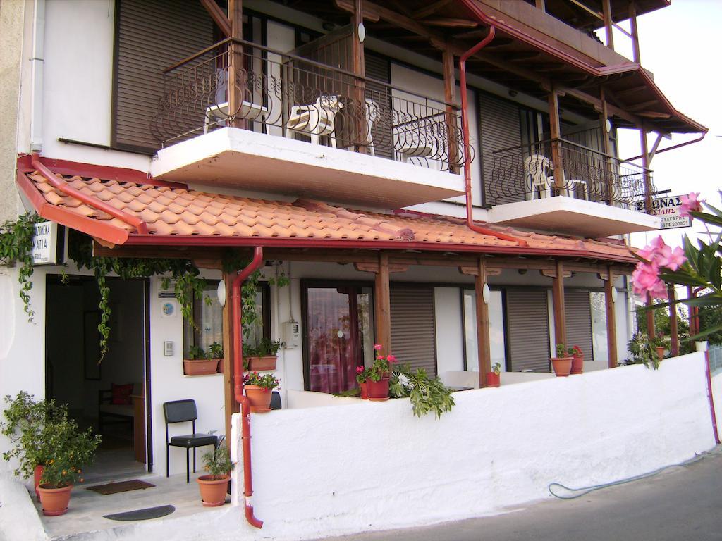 Vassilis Guesthouse Rapsáni Exterior photo